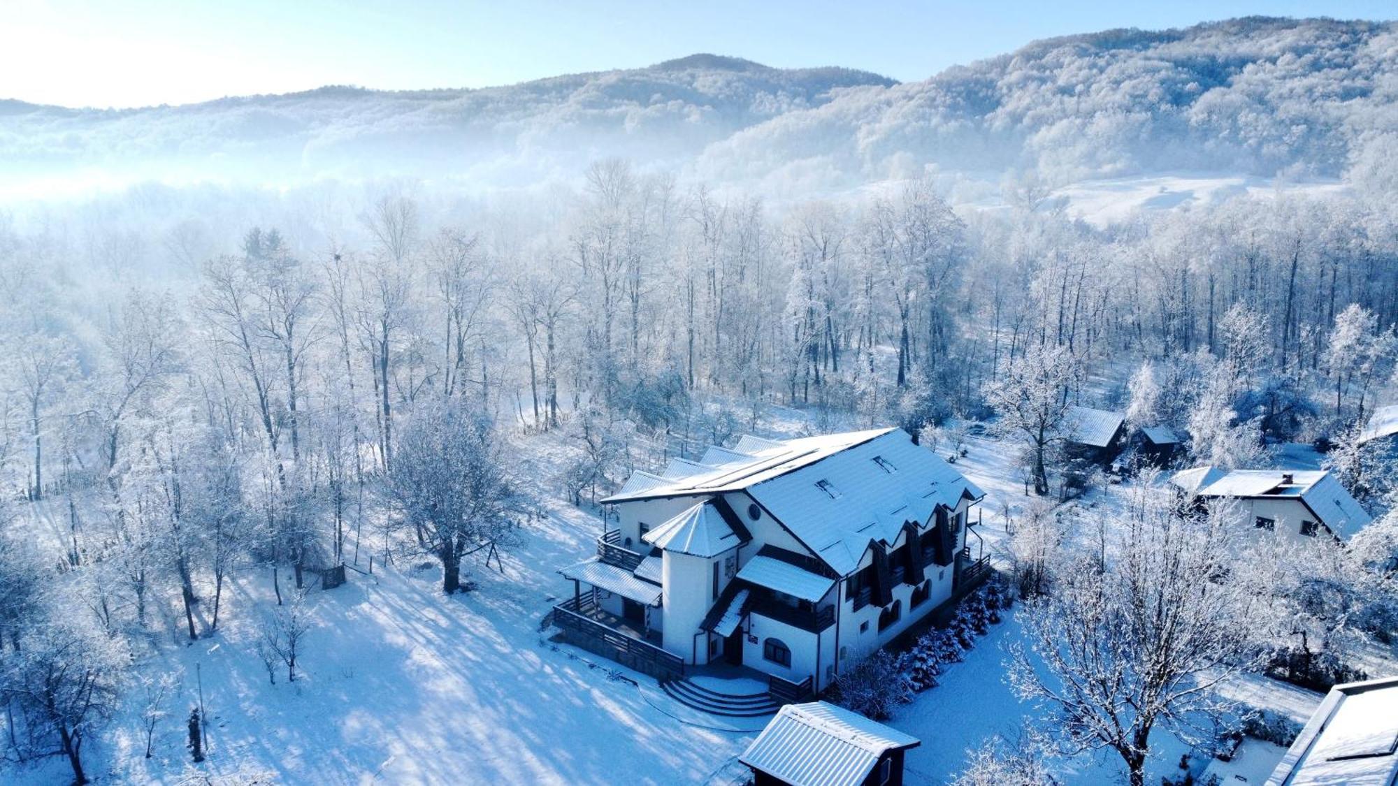 Din Natura Varbilau Экстерьер фото